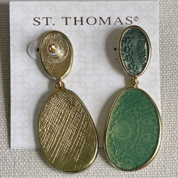 ST THOMAS Drop Earrings w/Post Back Green Glass Gold-Tone NWOT - Picture 2 of 4
